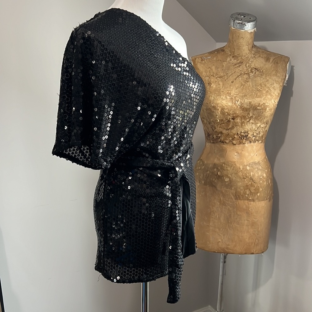 Black sequin winged holiday tunic with belt